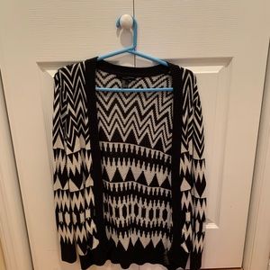Pretty patterned Cardigan - geometric design